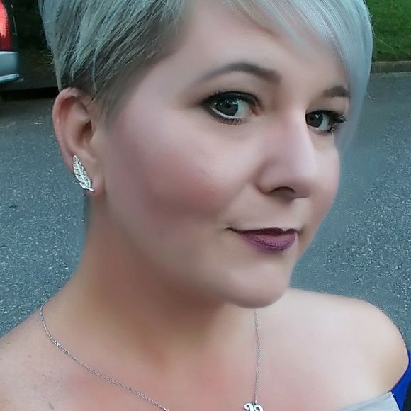 Meet your Posher, Christina - Picture 1 of 1